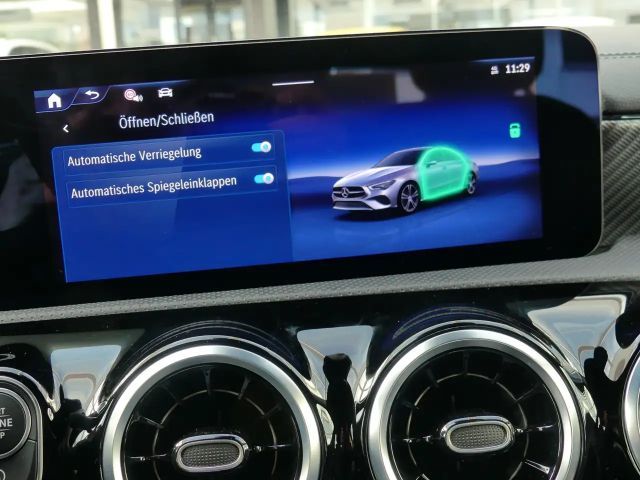 Mercedes-Benz CLA 180 Progressive Sedan