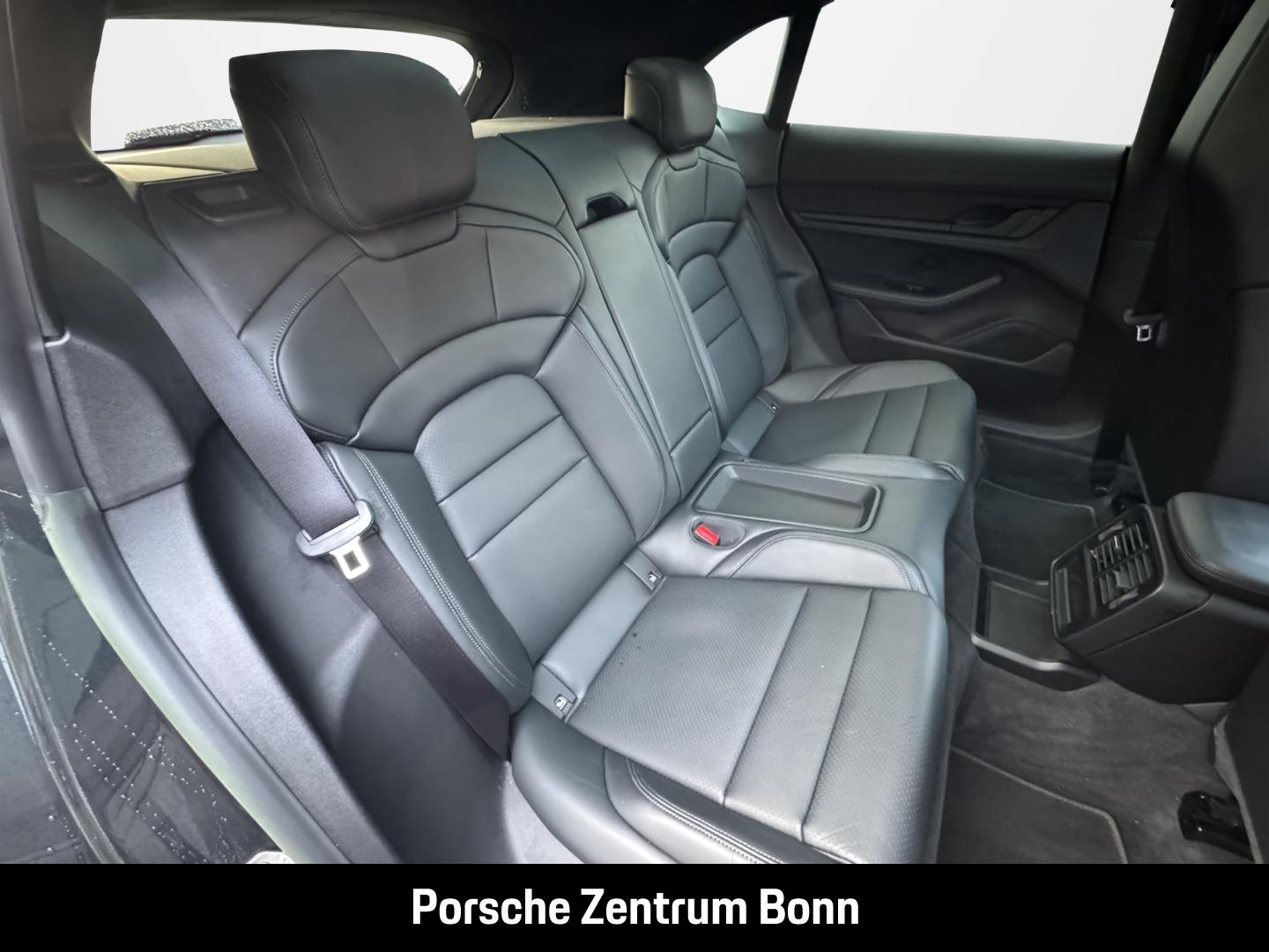 Porsche Taycan 4 Cross Turismo