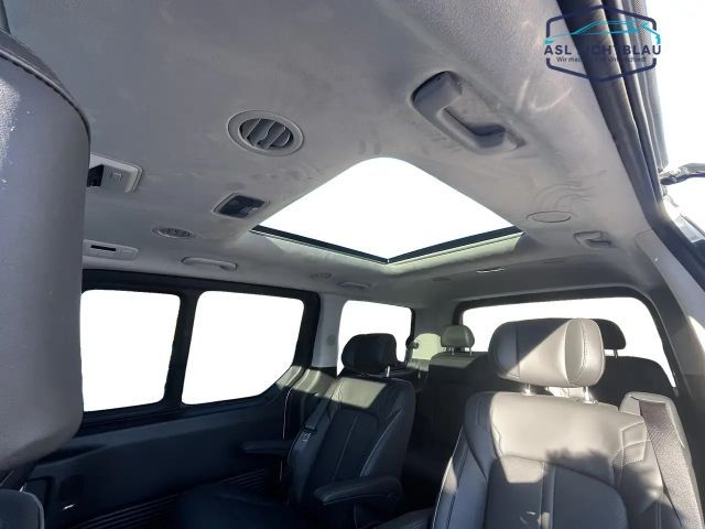 Hyundai Staria Signature