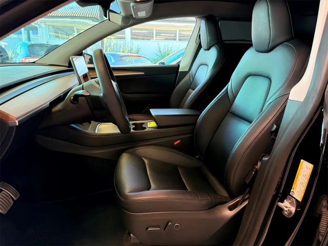 Tesla Model Y AWD Performance