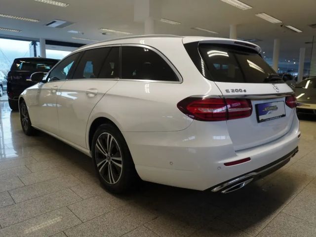 Mercedes-Benz E 200 E 200 d