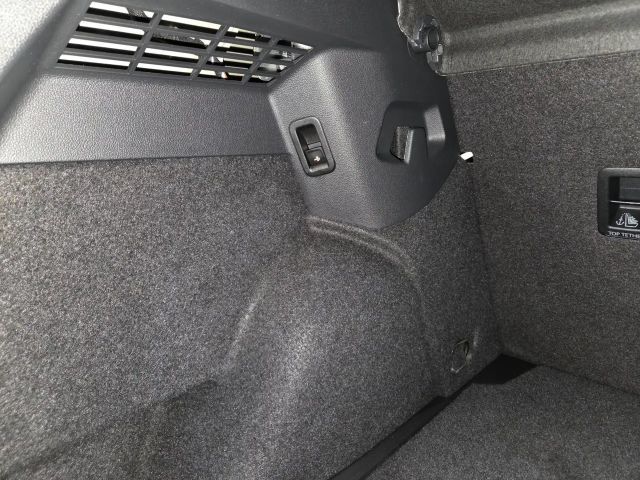 Volkswagen Golf 1.5 eTSI DSG R-Line