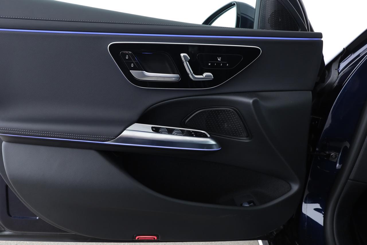 Mercedes-Benz E 200 AMG Line Sedan