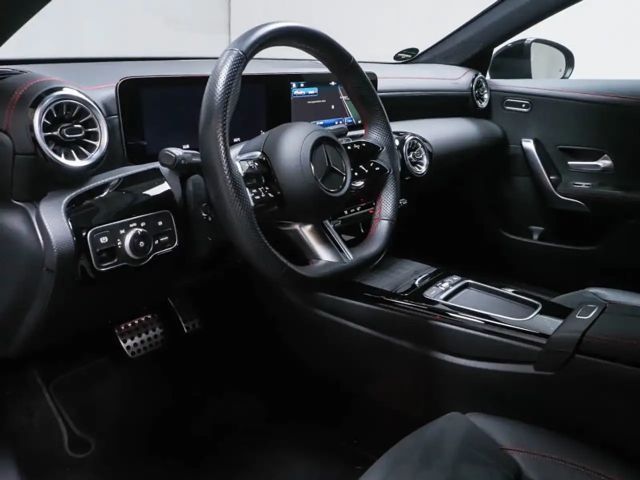 Mercedes-Benz CLA 200 AMG Line Coupé Sedan