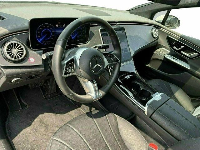 Mercedes-Benz EQE 300 Sedan