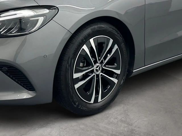 Mercedes-Benz B 200 Sedan