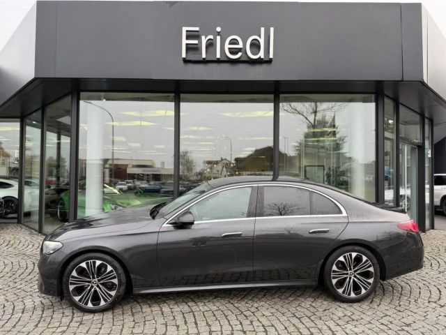 Mercedes-Benz E 220 E 220 d Sedan