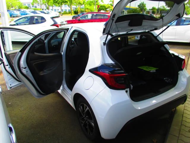 Toyota Yaris 1.5 Teamplayer ACC+LED+SHZ+Fernlichtass.