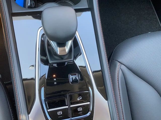 MG HS Luxury