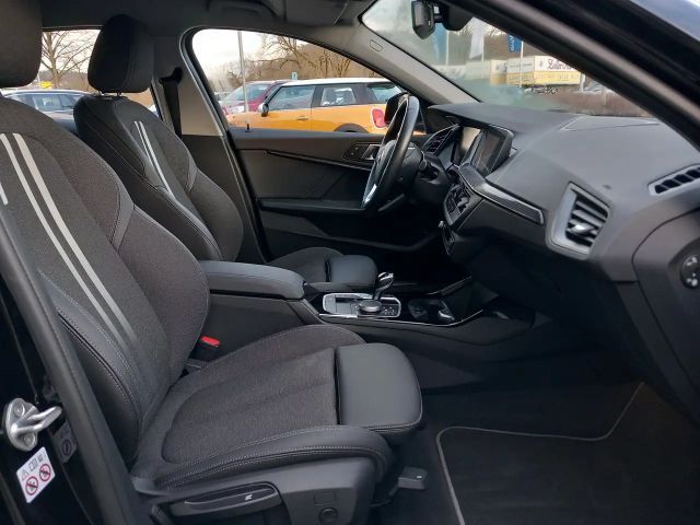 BMW 118 118i Sedan Sport Line