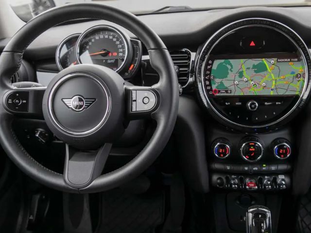 MINI Cooper Classic Trim Autom. Navi LED PDC Tempomat