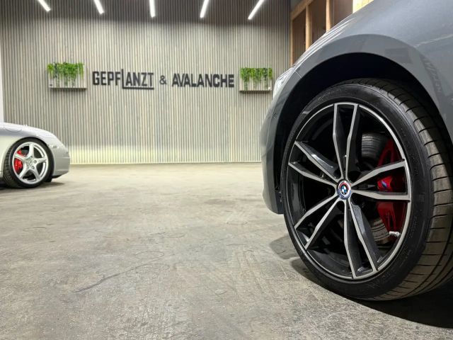 BMW 330 330e M-Sport xDrive