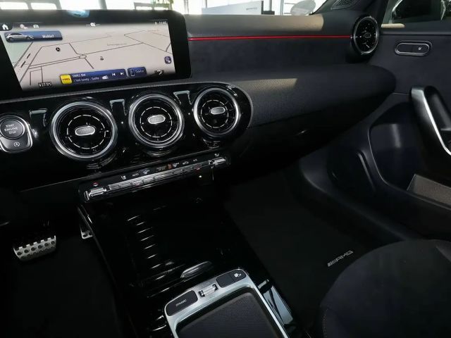 Mercedes-Benz A 180 AMG Line