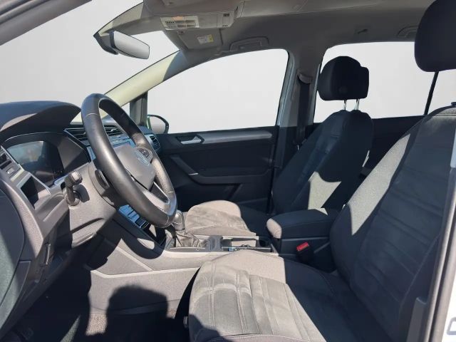 Volkswagen Touran 2.0 TDI DSG IQ.Drive