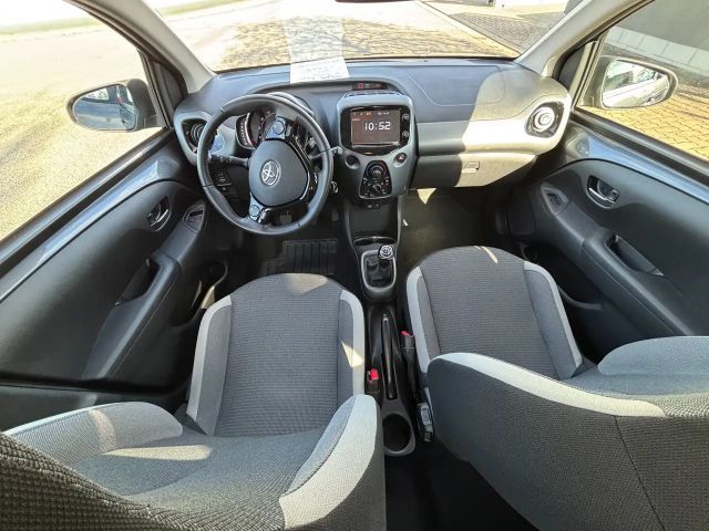 Toyota Aygo Hatchback Play X-play