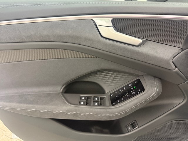 Audi A6 Avant Quattro S-Tronic