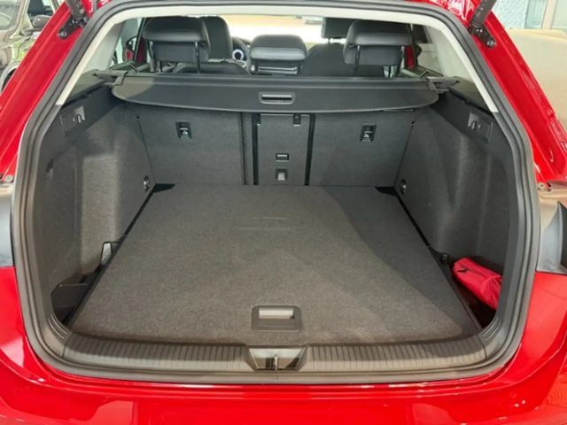 Volkswagen Golf 1.5 eTSI DSG Variant