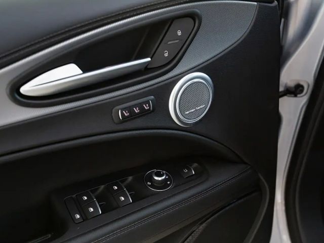 Alfa Romeo Stelvio AT8 Q4