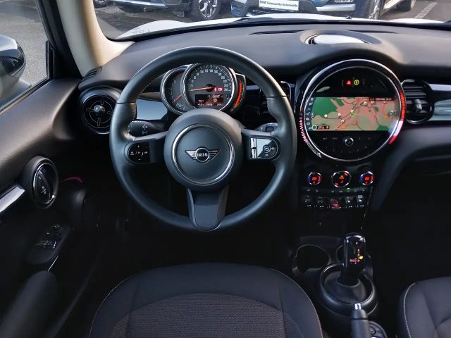 MINI Cooper Essential Trim Navi Connect Tempo DriveAss SHZ