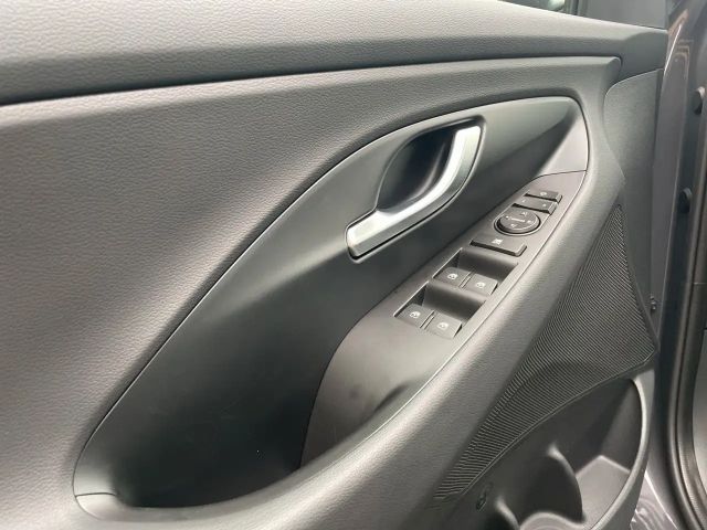 Hyundai i30 FAMILY *NAVI*KAMERA*CARPLAY*