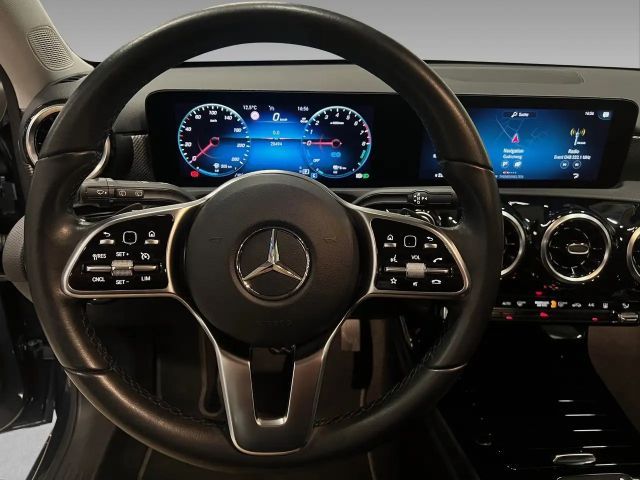 Mercedes-Benz A 250 A 250 e