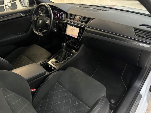 Skoda Superb 2.0 TDI Combi Sportline