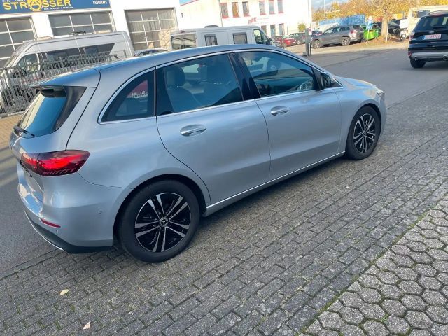 Mercedes-Benz B 180 B 180 d