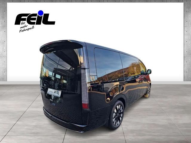 Hyundai Staria Signature