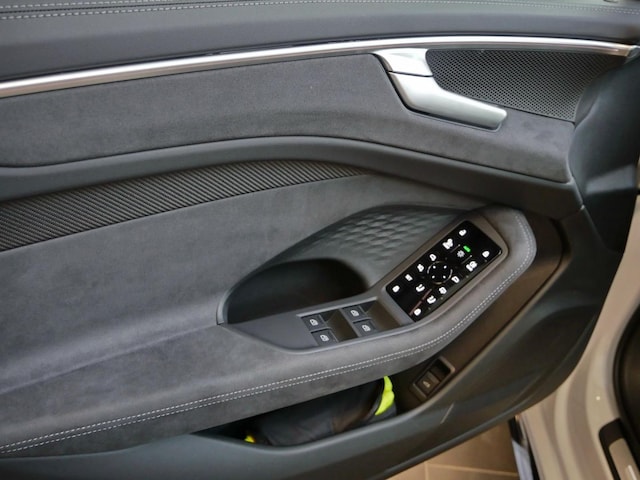 Audi A6 Avant Quattro S-Tronic