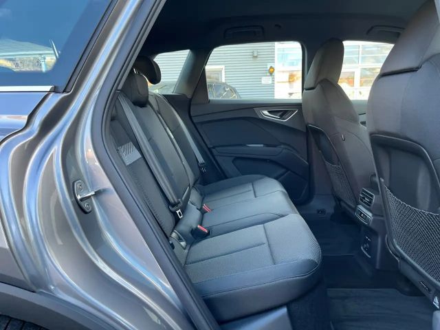 Audi Q4 e-tron 45 / MMI-Navi+, Standklima, LED, RFK