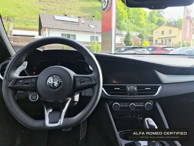 Alfa Romeo Giulia AT8 Q4 Turbo Veloce