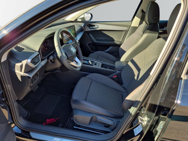 Seat Leon 1.5 eTSI FR-lijn Sportstourer