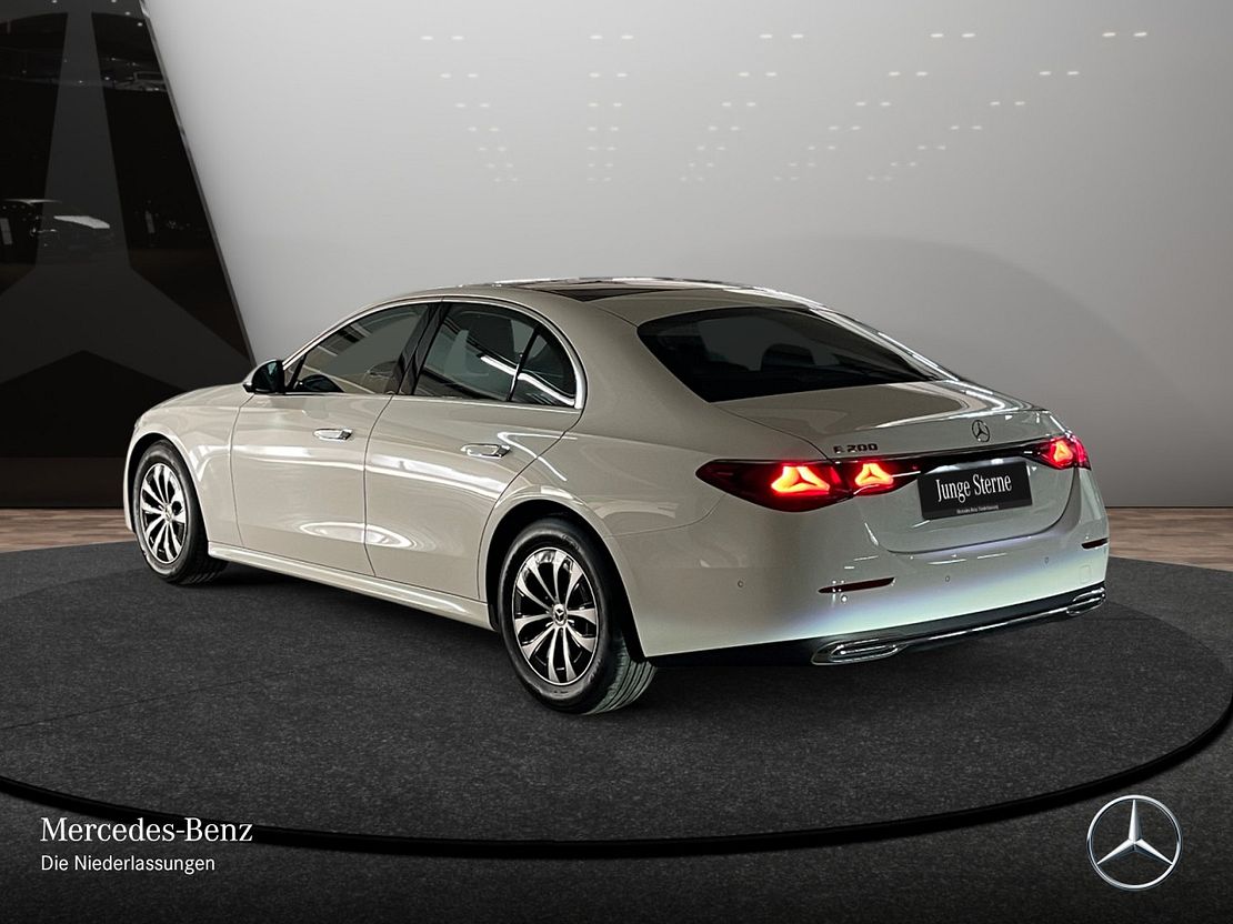 Mercedes-Benz E 200 AVANTGARDE Sedan