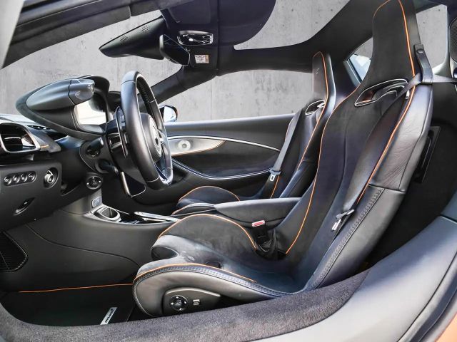 McLaren Artura Spider