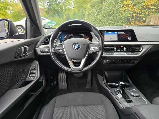 BMW 120 120i Sedan