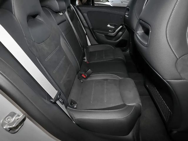 Mercedes-Benz CLA 200 AMG Line Coupé