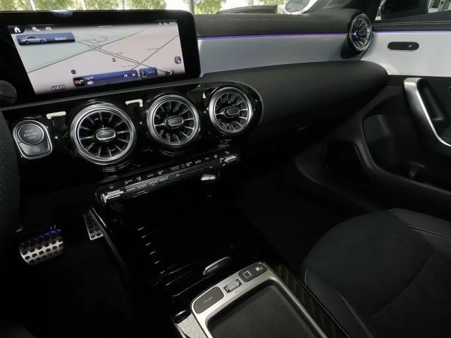 Mercedes-Benz CLA 200 AMG Line Coupé