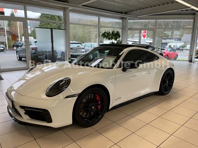 Porsche 992 Black Edition Carrera GTS
