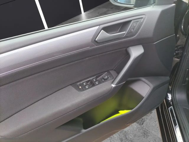 Volkswagen Touran TSI Active STH LED Navi ACC Park-Assist SH