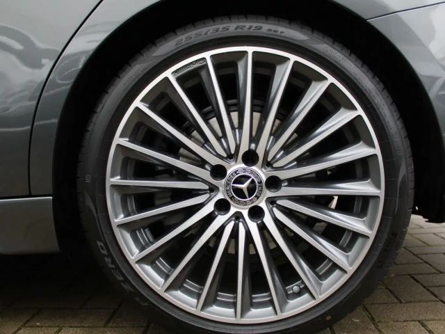 Mercedes-Benz C 200 AMG Line Sedan