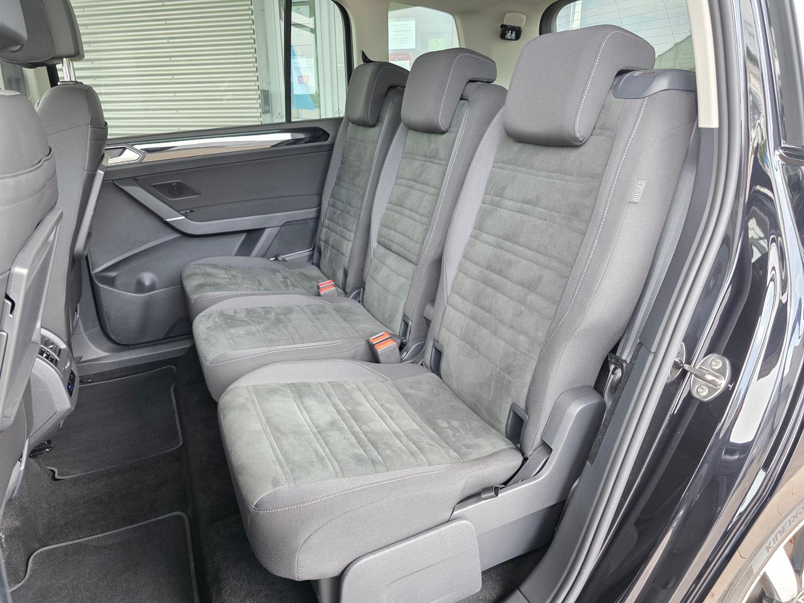 Volkswagen Touran 1.5 TSI DSG IQ.Drive R-Line