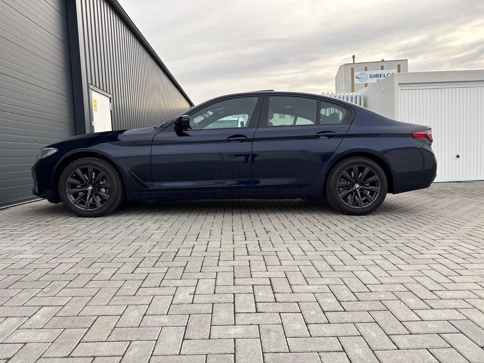 BMW 540 540i Luxury Line Sedan