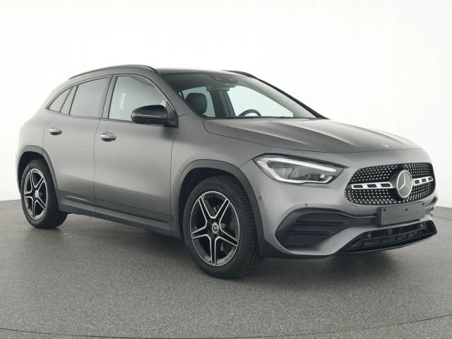 Mercedes-Benz GLA 200 AMG Line