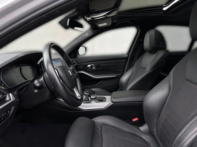 BMW 330 330e Sedan