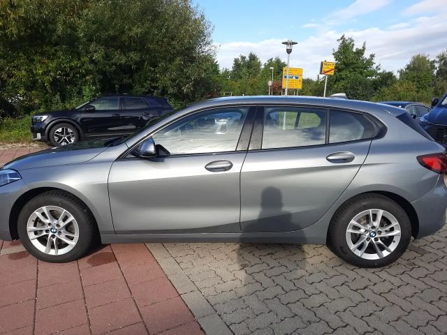 BMW 118 118i Sedan Sport Line