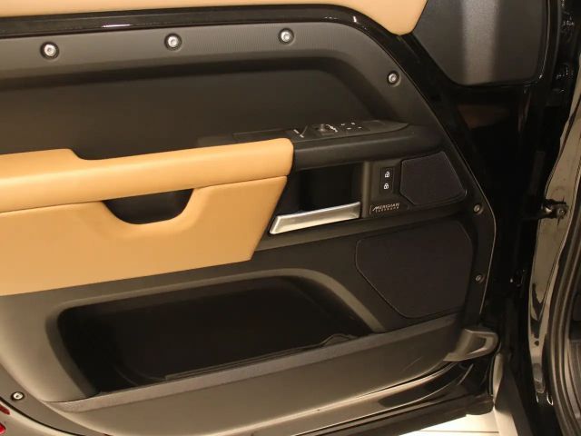 Land Rover Defender 90 Black Pack