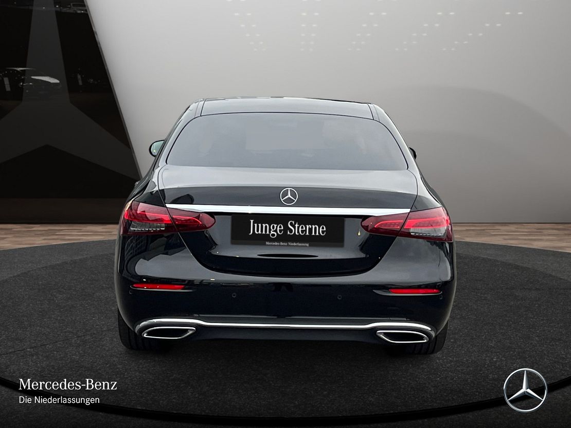 Mercedes-Benz E 200 4MATIC Sedan