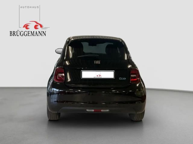 Fiat 500e Action