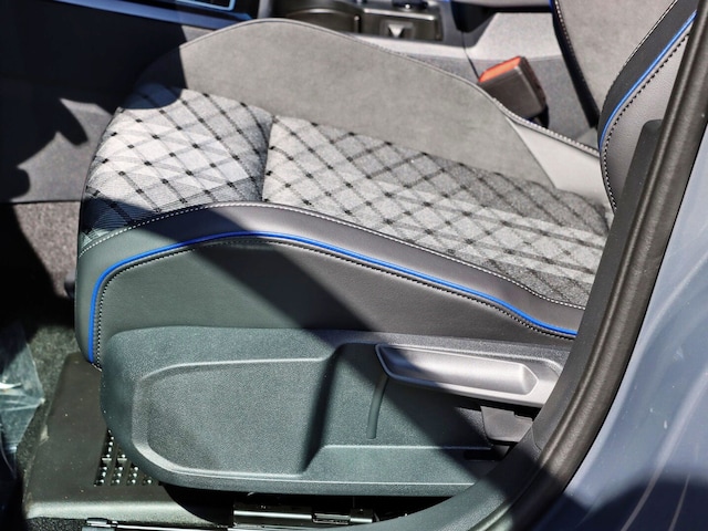 Volkswagen Golf 1.5 eTSI DSG Plus R-Line