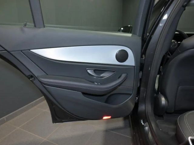 Mercedes-Benz E 220 AVANTGARDE E 220 d Sedan